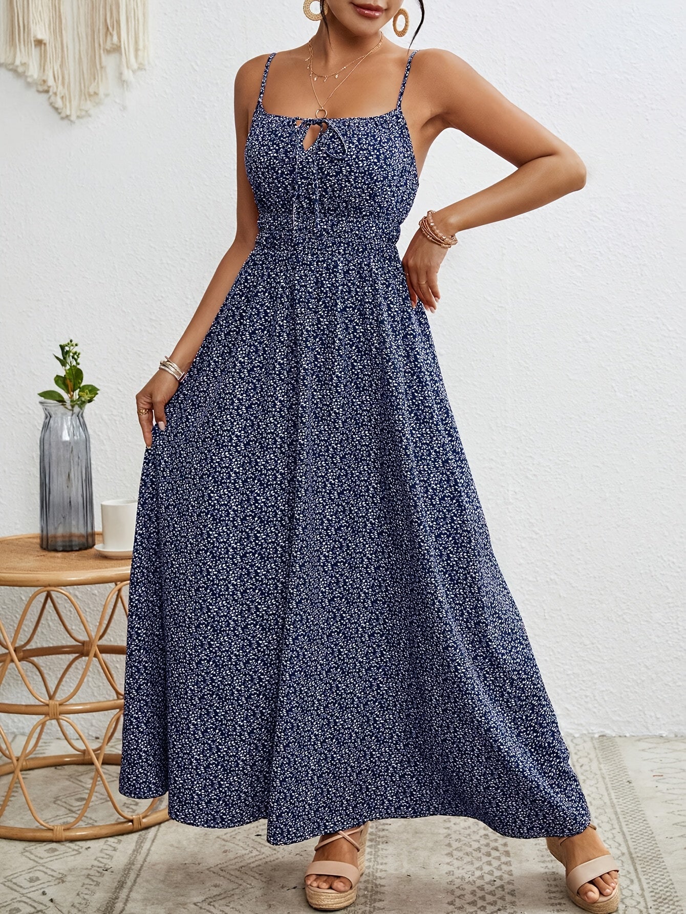 [Vestido Floral de Verão] Vestido longo feminino leve de poliéster com estampa floral, sem mangas | Alças finas ajustáveis, bainha com babados e fenda lateral | Vestido com caimento relaxado para uso casual ou de férias