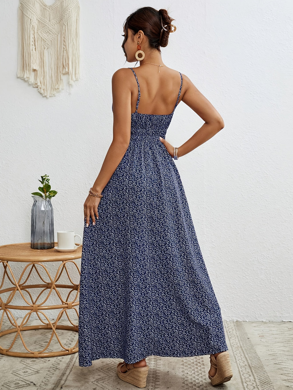 [Vestido Floral de Verão] Vestido longo feminino leve de poliéster com estampa floral, sem mangas | Alças finas ajustáveis, bainha com babados e fenda lateral | Vestido com caimento relaxado para uso casual ou de férias