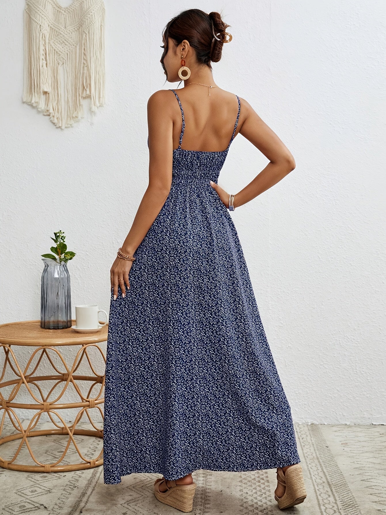 [Vestido Floral de Verão] Vestido longo feminino leve de poliéster com estampa floral, sem mangas | Alças finas ajustáveis, bainha com babados e fenda lateral | Vestido com caimento relaxado para uso casual ou de férias